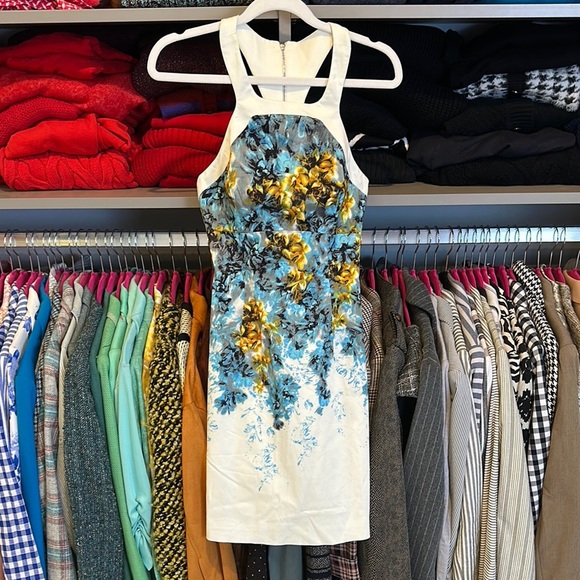 Karen Millen white/blue/yellow floral size and back zipper closure dress size 2 - Picture 1 of 3